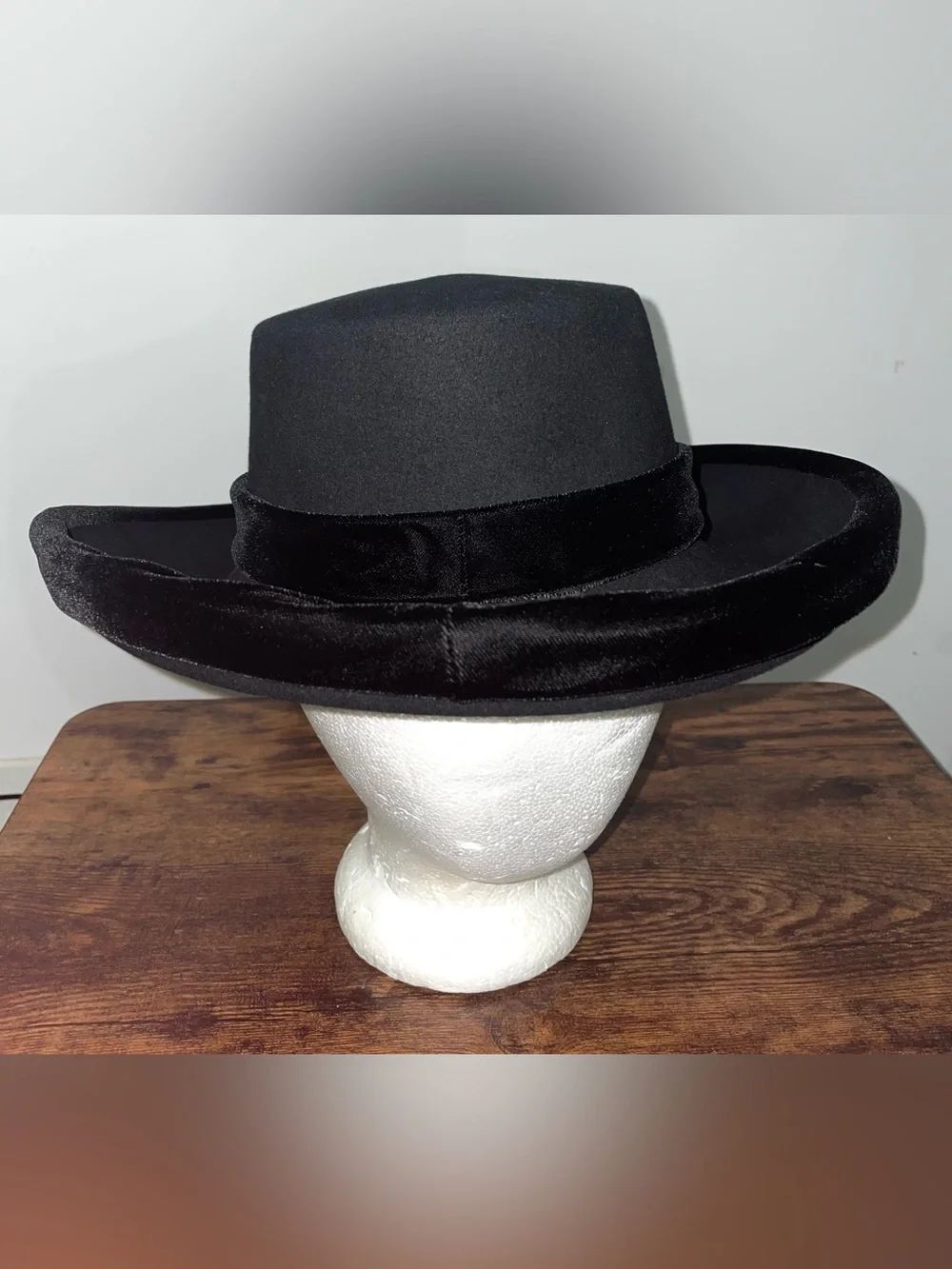 Lite Felt by Commodore Importina VINTAGE Black Wool Hat With Velvet Trim